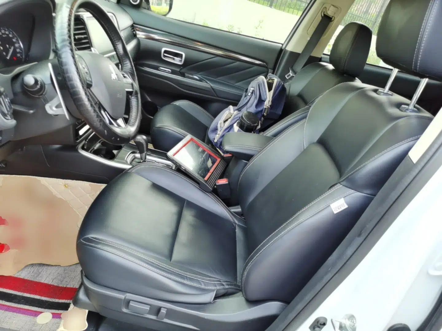 Mitsubishi Outlander 2019 2.4L 4x4 Zhi Xiang Edition 7 Seats China VI Standard — миниатюра 17