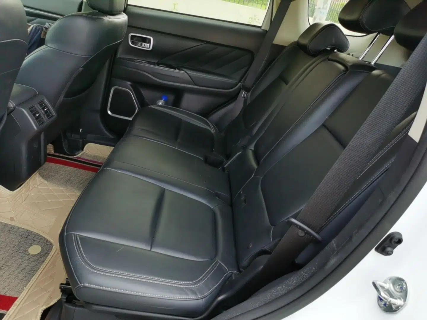Mitsubishi Outlander 2019 2.4L 4x4 Zhi Xiang Edition 7 Seats China VI Standard — миниатюра 20