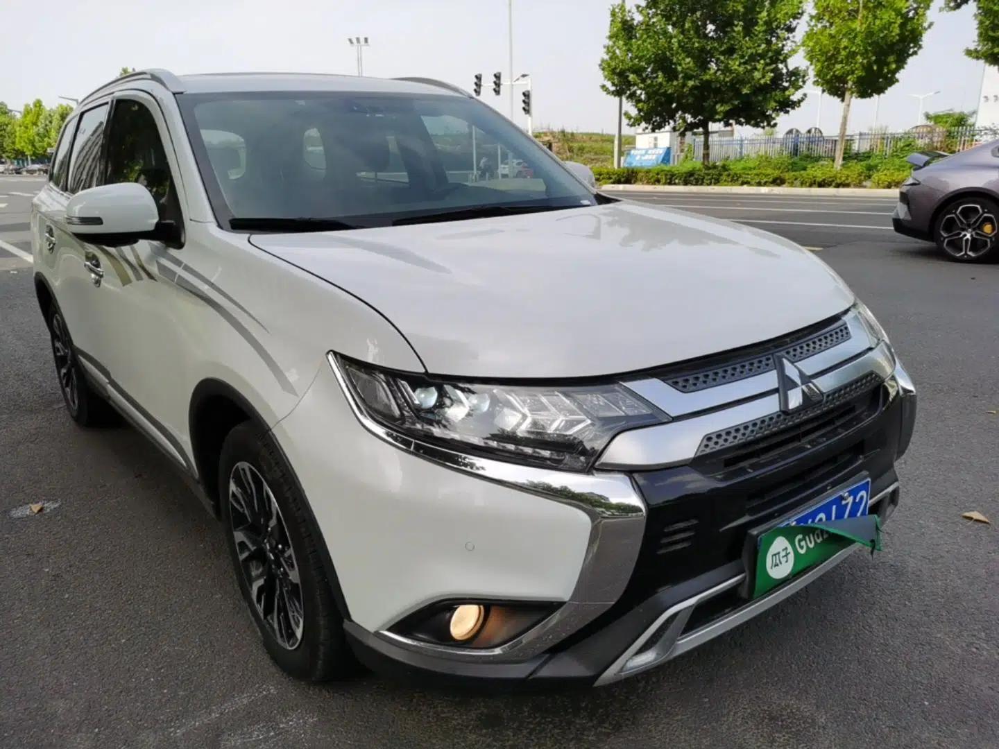 Mitsubishi Outlander 2019 2.4L 4x4 Zhi Xiang Edition 7 Seats China VI Standard — миниатюра 3
