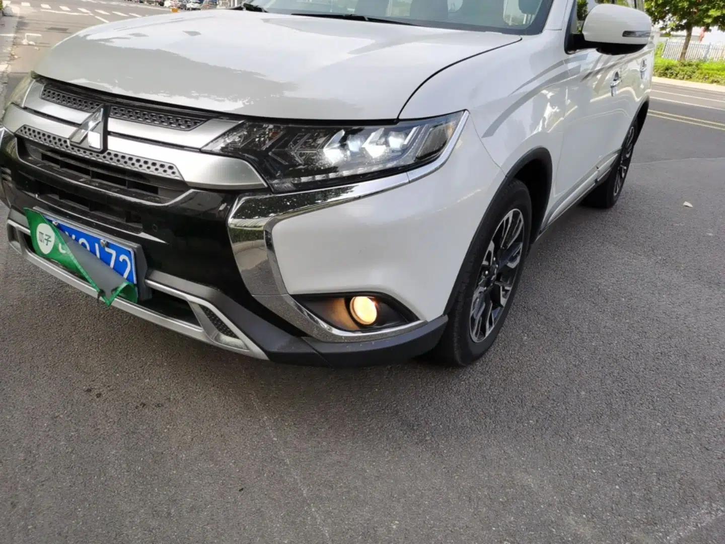 Mitsubishi Outlander 2019 2.4L 4x4 Zhi Xiang Edition 7 Seats China VI Standard — миниатюра 8