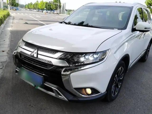 Mitsubishi Outlander 2019 2.4L 4x4 Zhi Xiang Edition 7 Seats China VI Standard