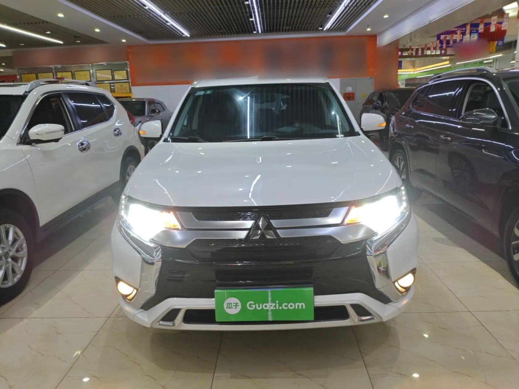 Mitsubishi Outlander 2020 2.0L Two-Wheel Drive Enjoyment Version 5 Seats — миниатюра 2