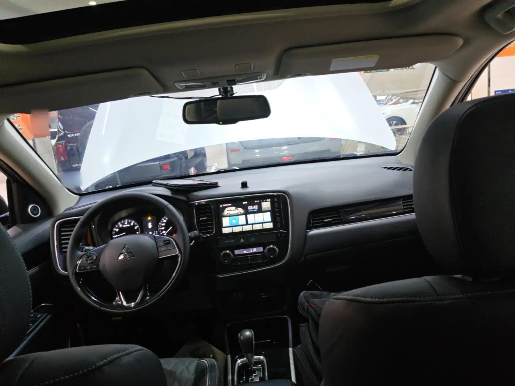 Mitsubishi Outlander 2020 2.0L Two-Wheel Drive Enjoyment Version 5 Seats — миниатюра 12
