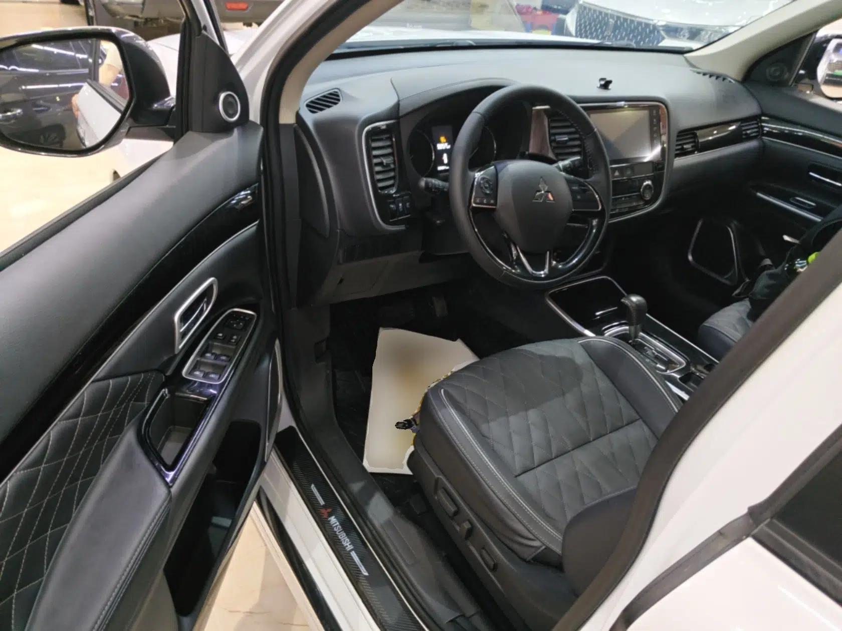 Mitsubishi Outlander 2020 2.0L Two-Wheel Drive Enjoyment Version 5 Seats — миниатюра 18