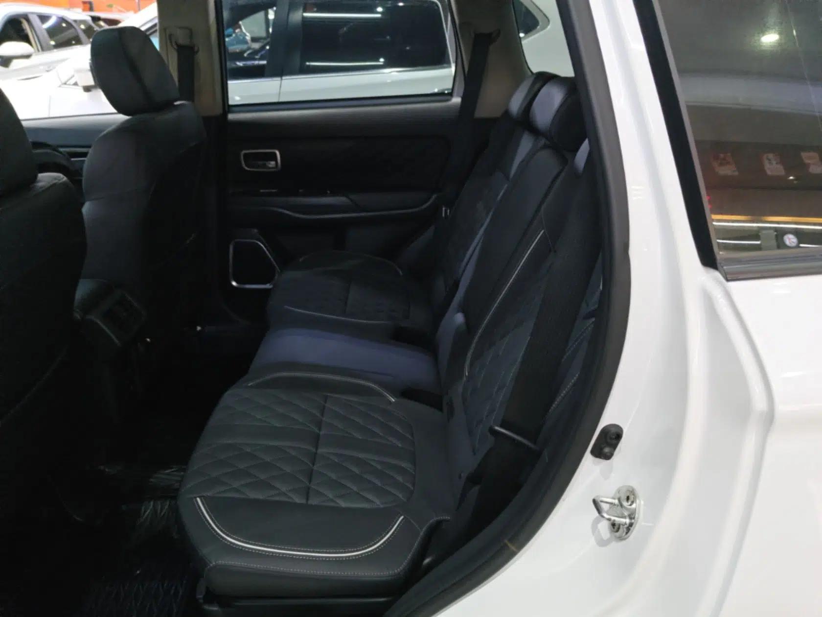 Mitsubishi Outlander 2020 2.0L Two-Wheel Drive Enjoyment Version 5 Seats — миниатюра 20