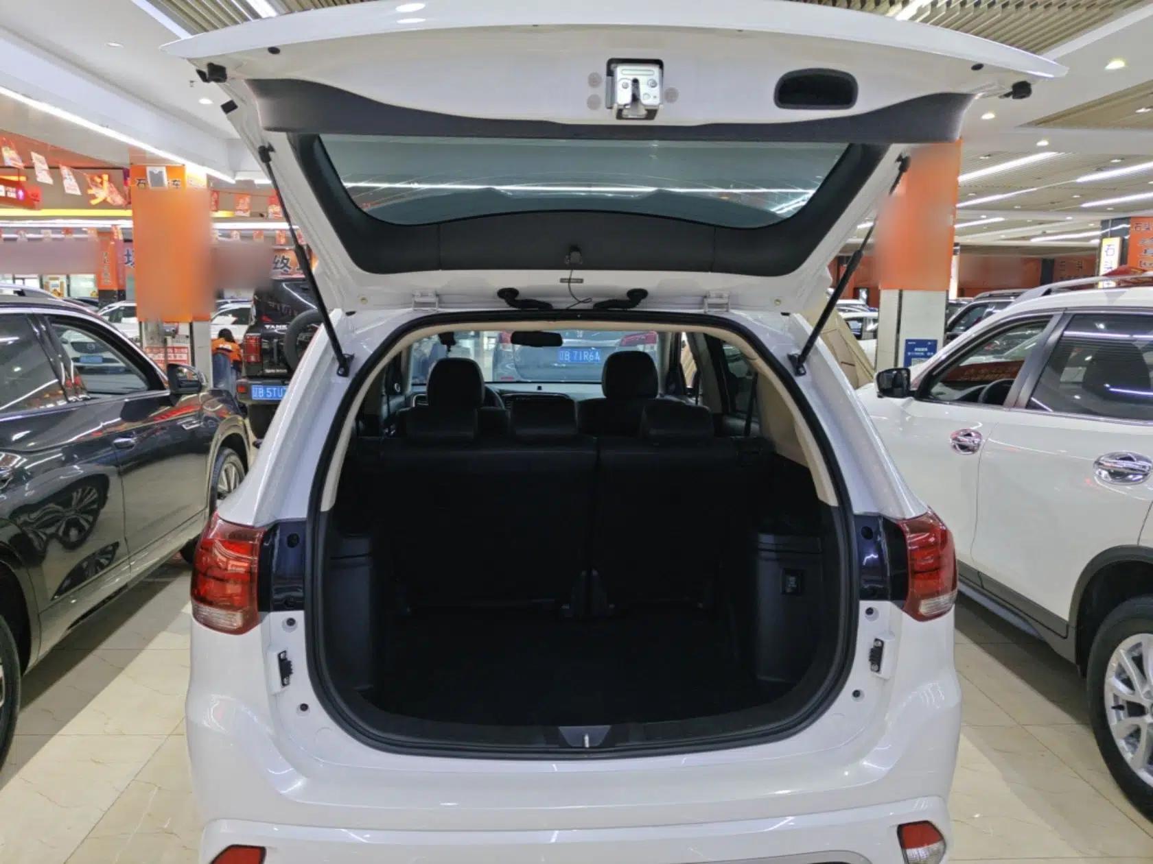 Mitsubishi Outlander 2020 2.0L Two-Wheel Drive Enjoyment Version 5 Seats — миниатюра 22