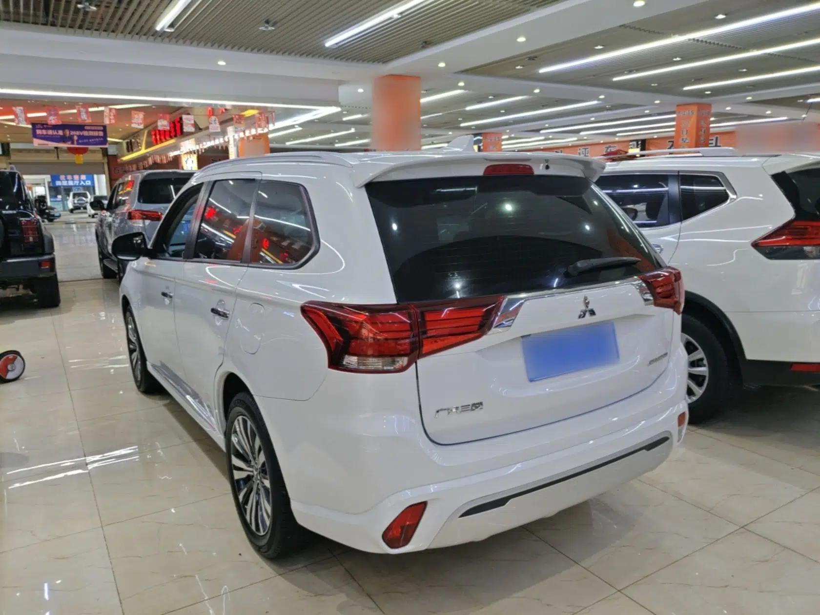 Mitsubishi Outlander 2020 2.0L Two-Wheel Drive Enjoyment Version 5 Seats — миниатюра 4