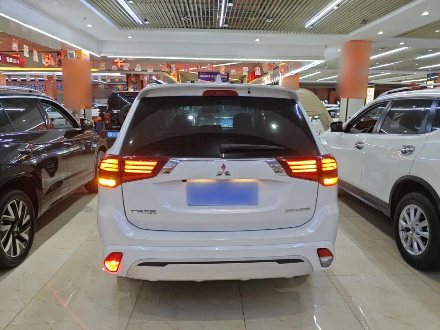 Mitsubishi Outlander 2020 2.0L Two-Wheel Drive Enjoyment Version 5 Seats — миниатюра 5