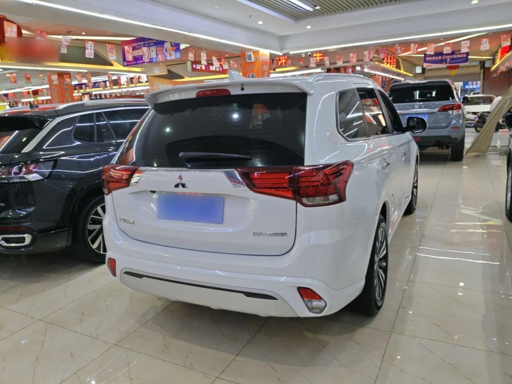 Mitsubishi Outlander 2020 2.0L Two-Wheel Drive Enjoyment Version 5 Seats — миниатюра 6