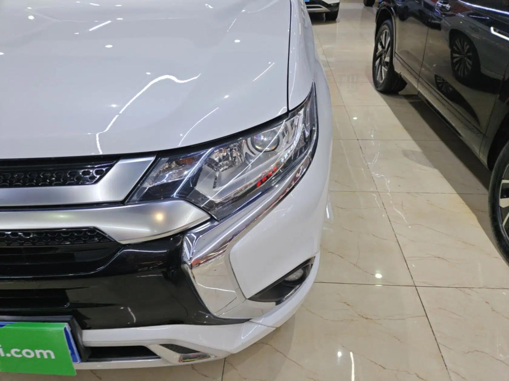 Mitsubishi Outlander 2020 2.0L Two-Wheel Drive Enjoyment Version 5 Seats — миниатюра 8