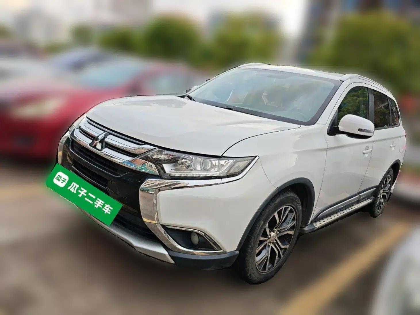 Mitsubishi Outlander 2018 2.0L Two-Wheel Drive Glory Edition 5 Seats — миниатюра 1