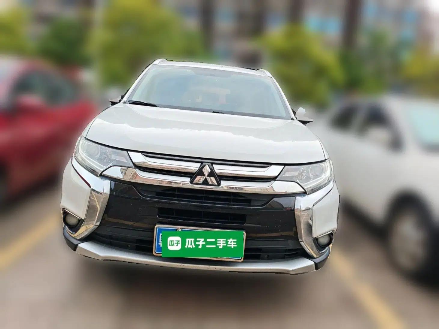 Mitsubishi Outlander 2018 2.0L Two-Wheel Drive Glory Edition 5 Seats — миниатюра 2