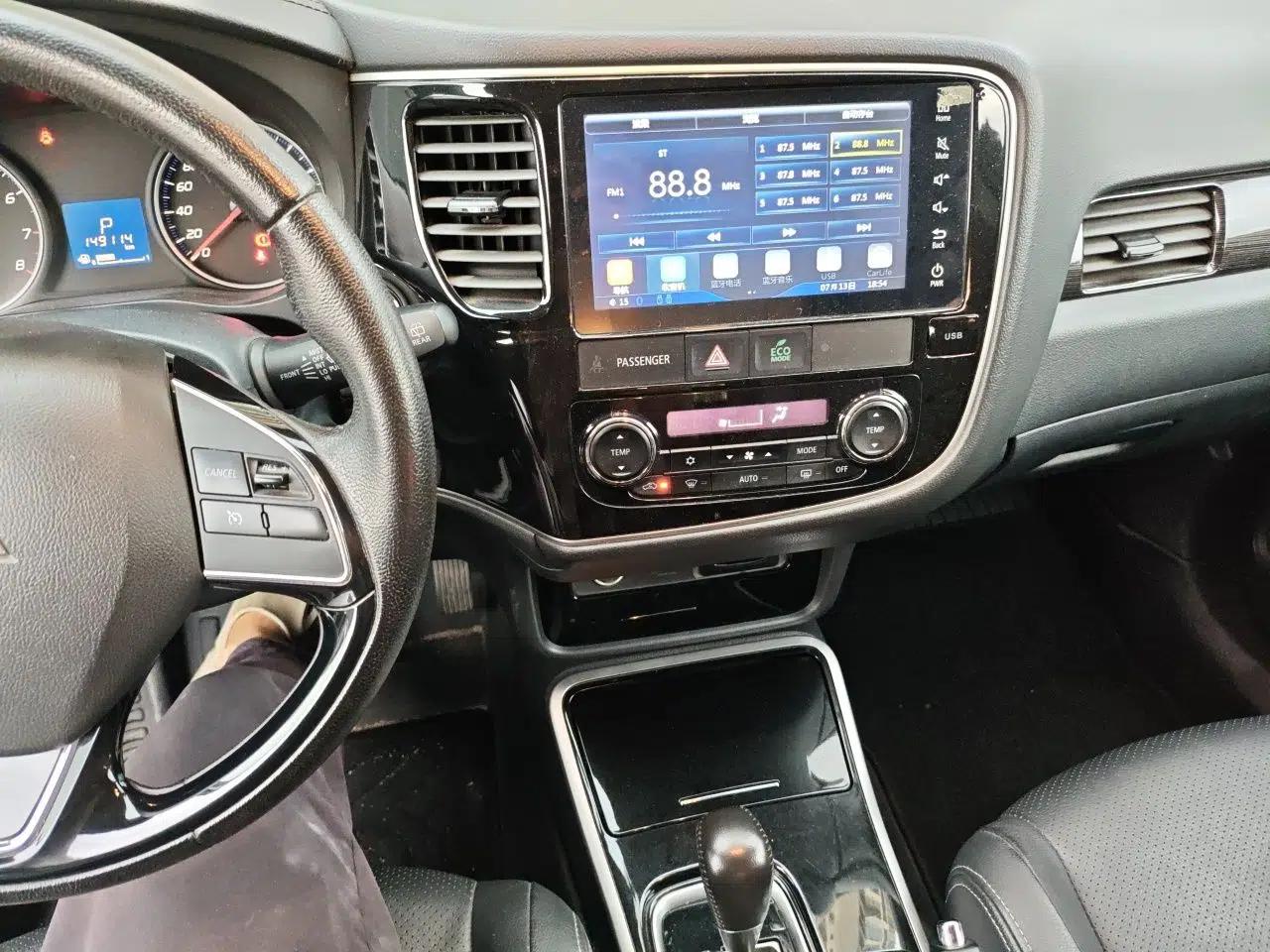 Mitsubishi Outlander 2018 2.0L Two-Wheel Drive Glory Edition 5 Seats — миниатюра 13