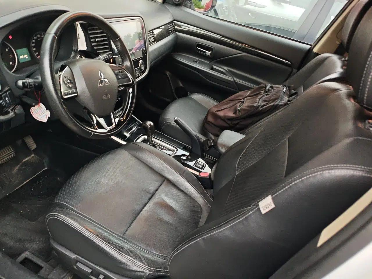 Mitsubishi Outlander 2018 2.0L Two-Wheel Drive Glory Edition 5 Seats — миниатюра 15