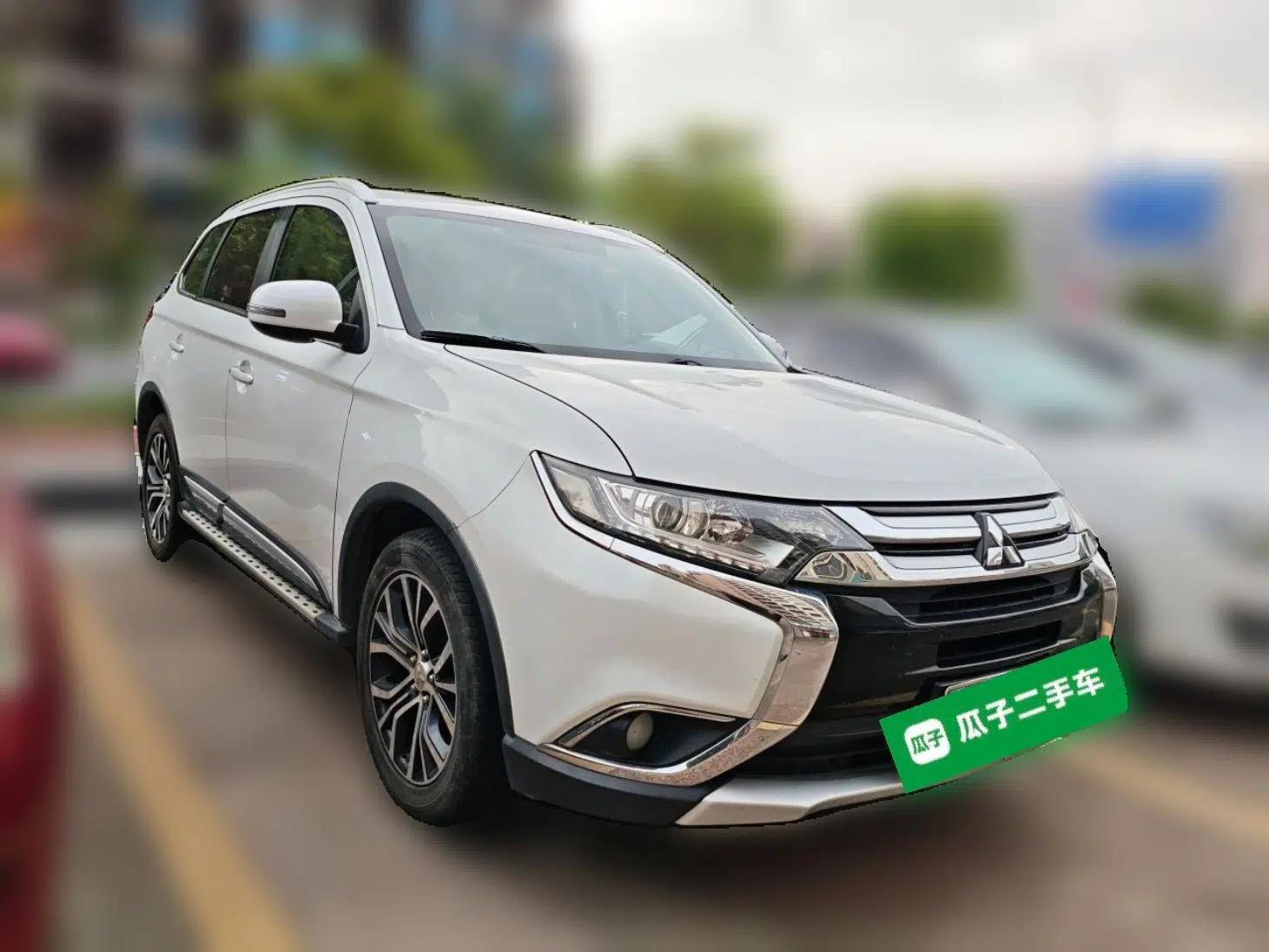 Mitsubishi Outlander 2018 2.0L Two-Wheel Drive Glory Edition 5 Seats — миниатюра 3