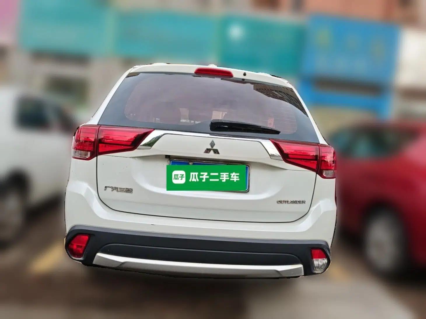 Mitsubishi Outlander 2018 2.0L Two-Wheel Drive Glory Edition 5 Seats — миниатюра 5