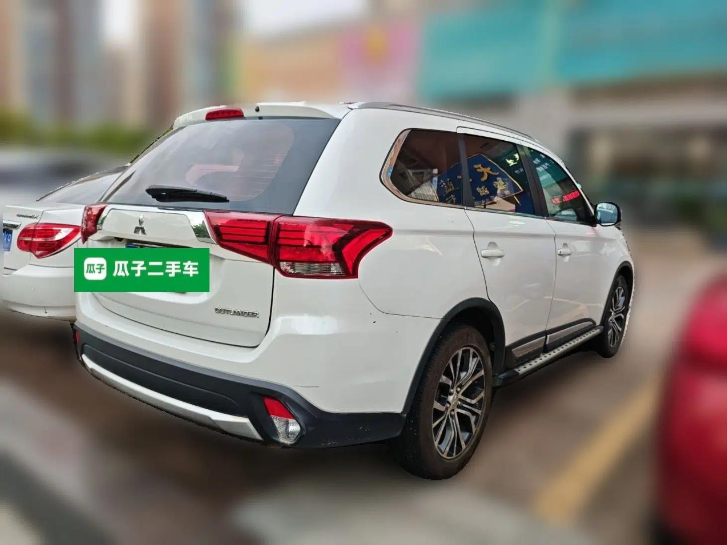 Mitsubishi Outlander 2018 2.0L Two-Wheel Drive Glory Edition 5 Seats — миниатюра 6