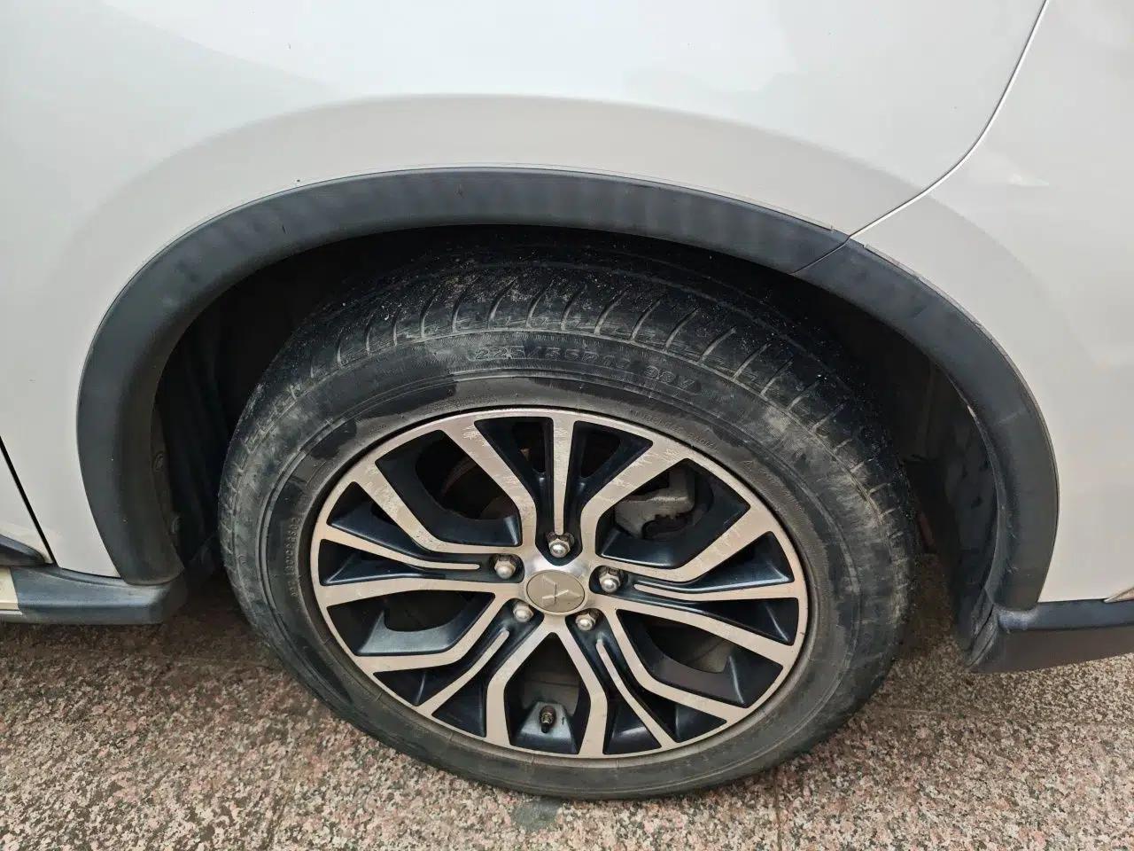 Mitsubishi Outlander 2018 2.0L Two-Wheel Drive Glory Edition 5 Seats — миниатюра 8