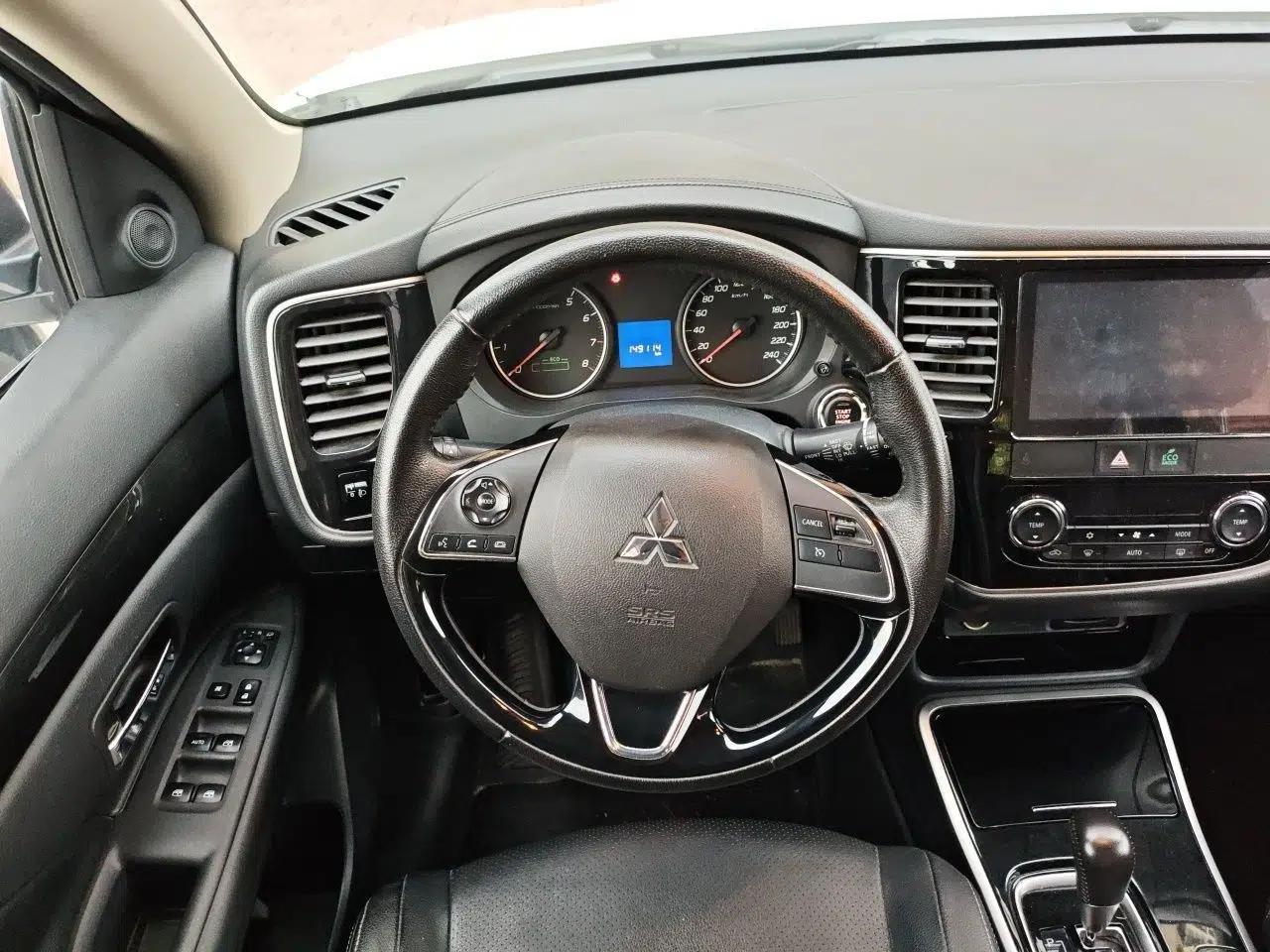 Mitsubishi Outlander 2018 2.0L Two-Wheel Drive Glory Edition 5 Seats — миниатюра 10