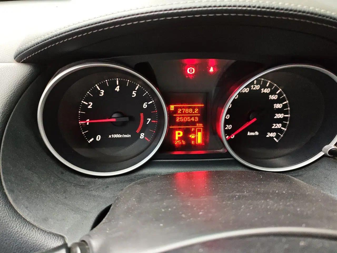 Mitsubishi Outlander 2012 Kicks 2.4 Fashion Navigation Edition — миниатюра 12