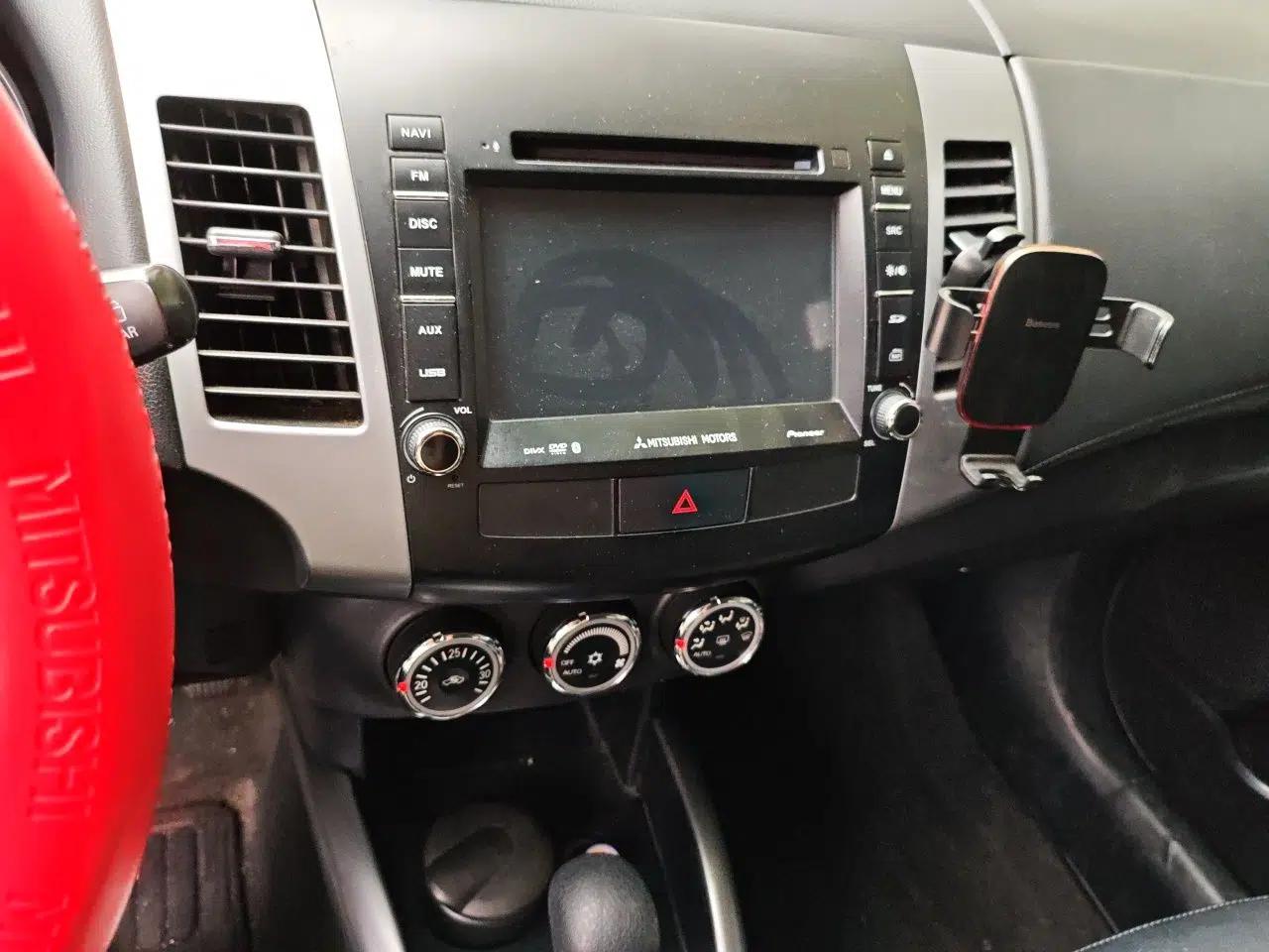 Mitsubishi Outlander 2012 Kicks 2.4 Fashion Navigation Edition — миниатюра 13