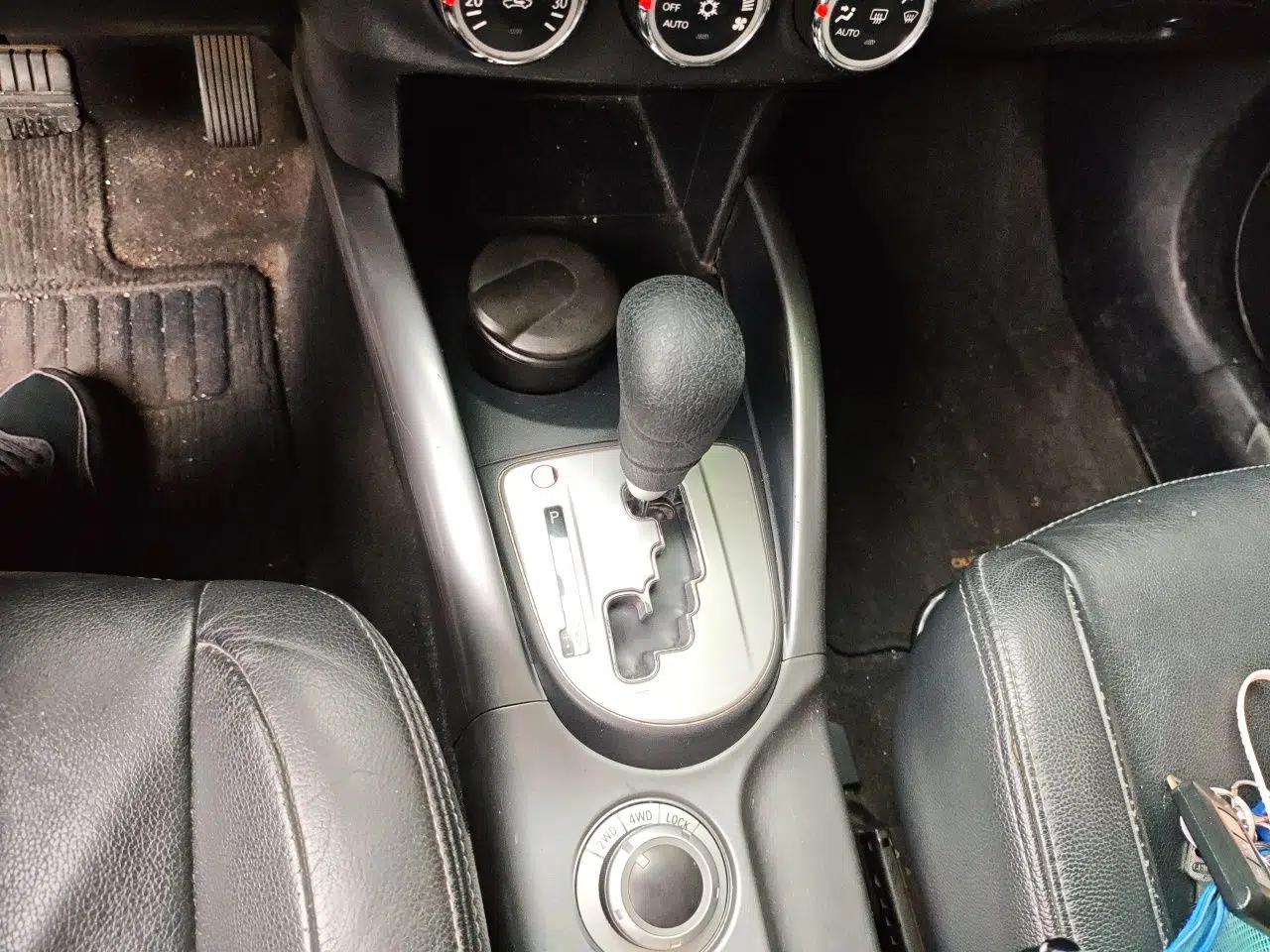 Mitsubishi Outlander 2012 Kicks 2.4 Fashion Navigation Edition — миниатюра 14