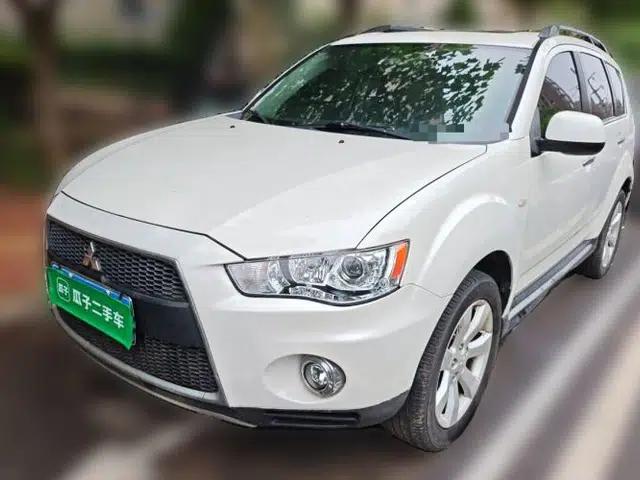 Mitsubishi Outlander 2012 Kicks 2.4 Fashion Navigation Edition