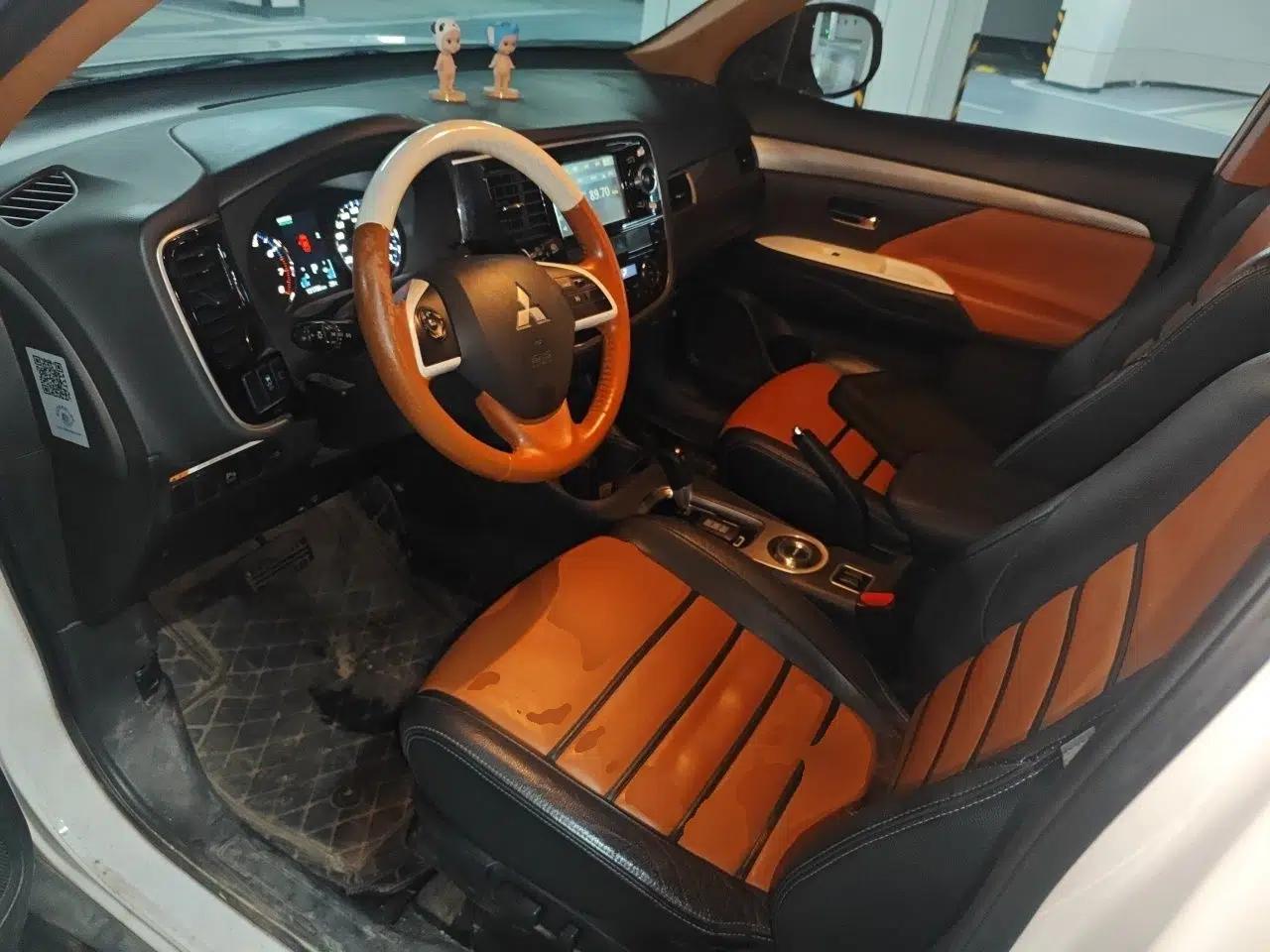 Mitsubishi Outlander 2014 2.4L 4x4 Deluxe Value Edition 7 Seats — миниатюра 12