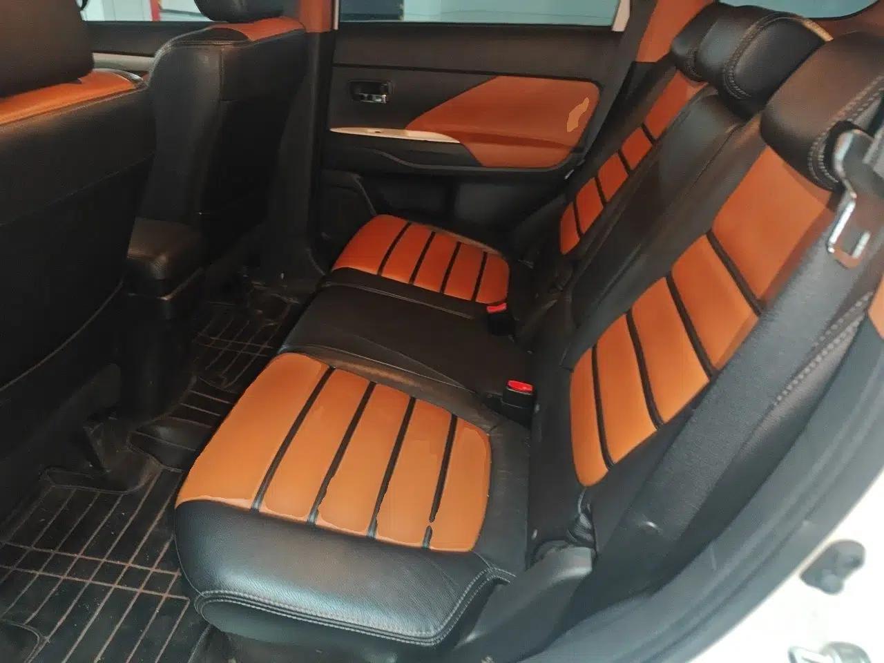 Mitsubishi Outlander 2014 2.4L 4x4 Deluxe Value Edition 7 Seats — миниатюра 14