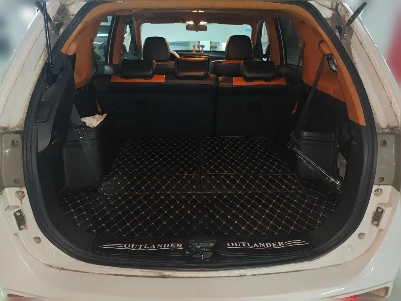 Mitsubishi Outlander 2014 2.4L 4x4 Deluxe Value Edition 7 Seats — миниатюра 16