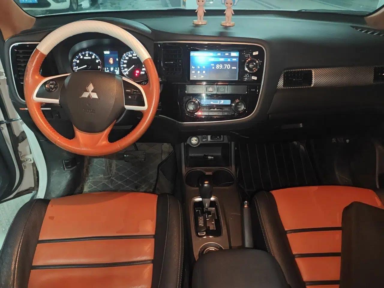 Mitsubishi Outlander 2014 2.4L 4x4 Deluxe Value Edition 7 Seats — миниатюра 6