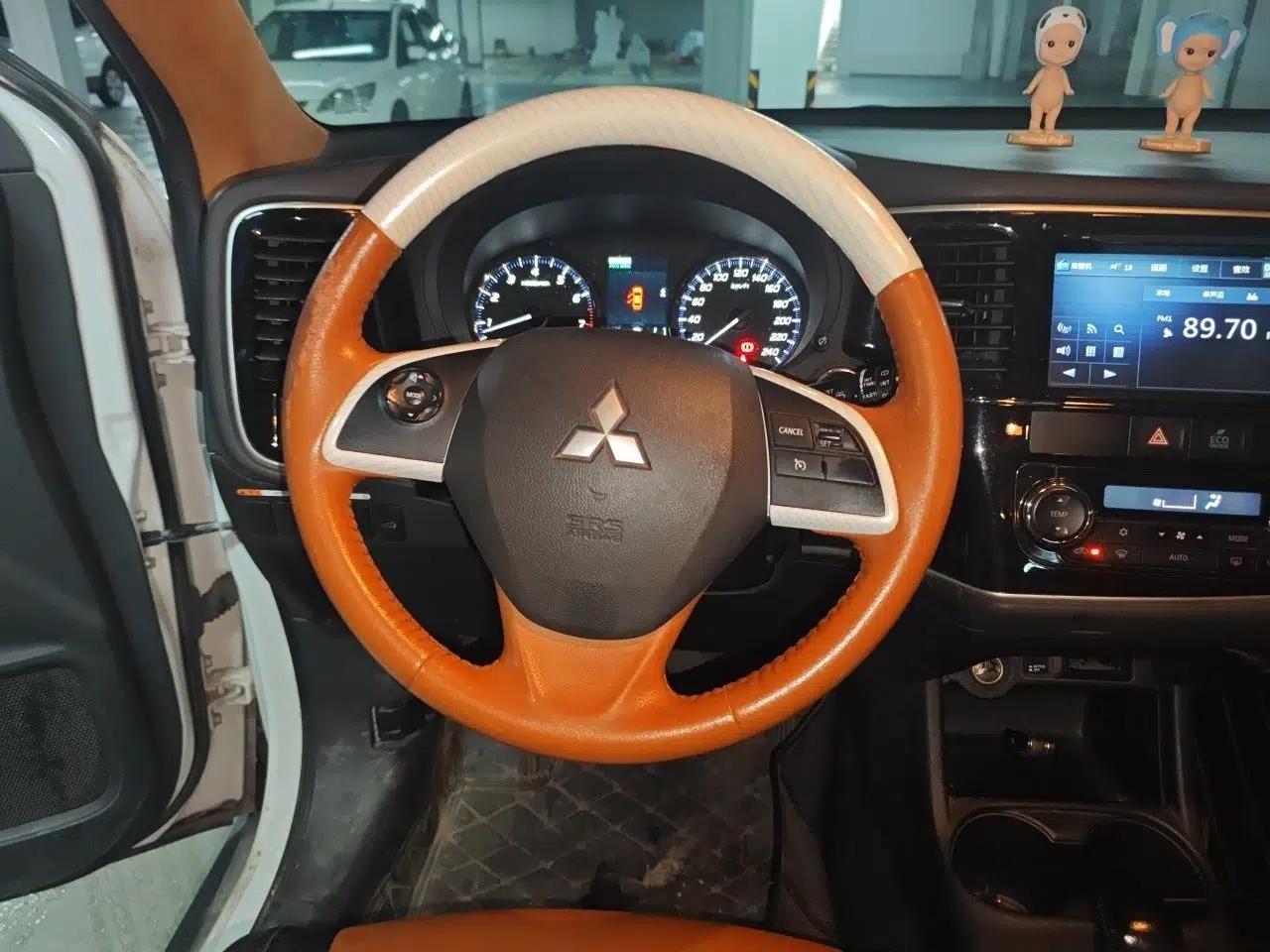 Mitsubishi Outlander 2014 2.4L 4x4 Deluxe Value Edition 7 Seats — миниатюра 7