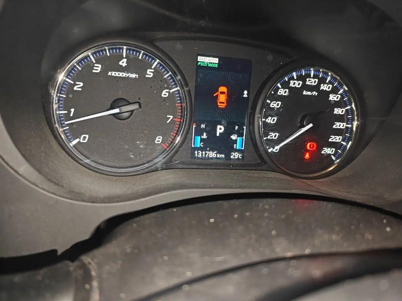 Mitsubishi Outlander 2014 2.4L 4x4 Deluxe Value Edition 7 Seats — миниатюра 9
