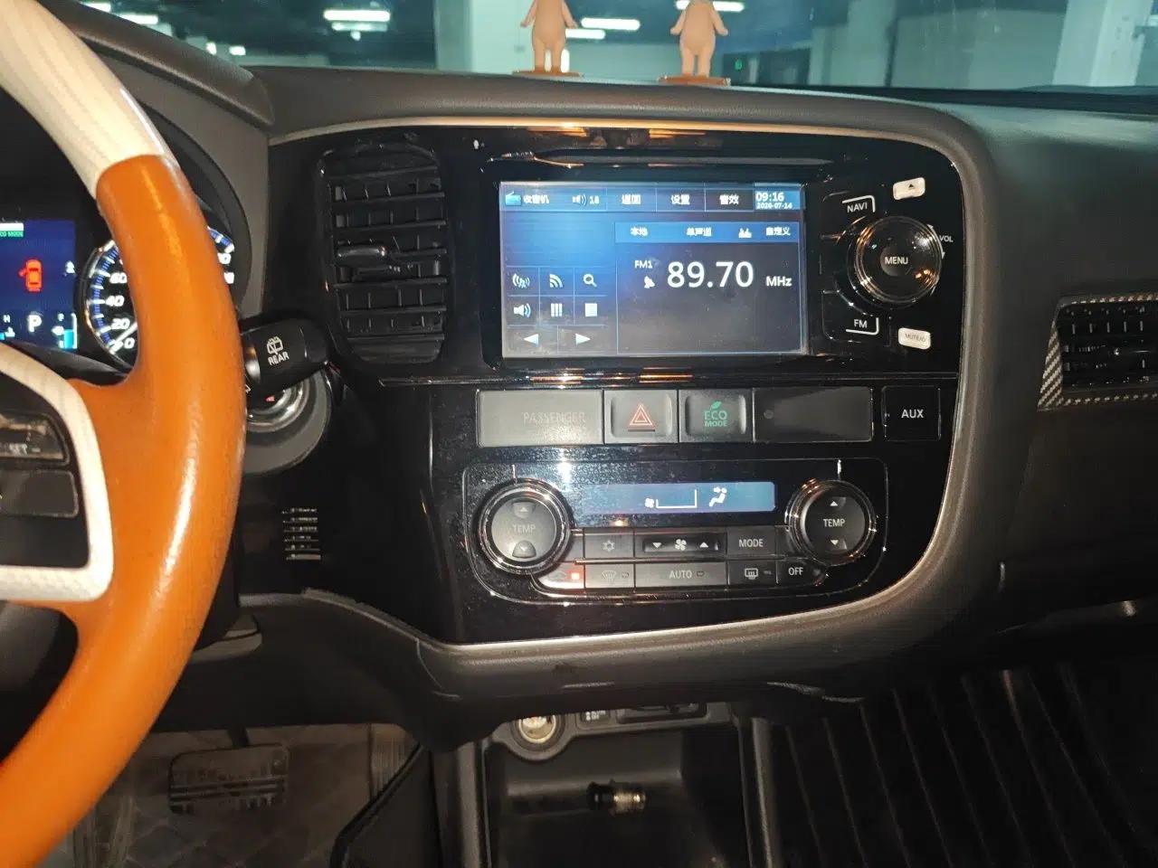 Mitsubishi Outlander 2014 2.4L 4x4 Deluxe Value Edition 7 Seats — миниатюра 10