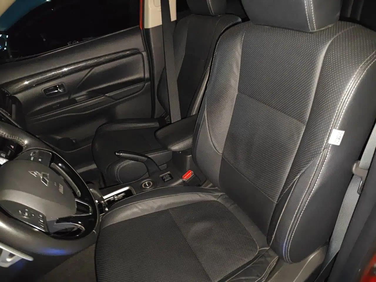 Mitsubishi Outlander 2016 2.4L 4x4 Elite Edition 5 Seats — миниатюра 15