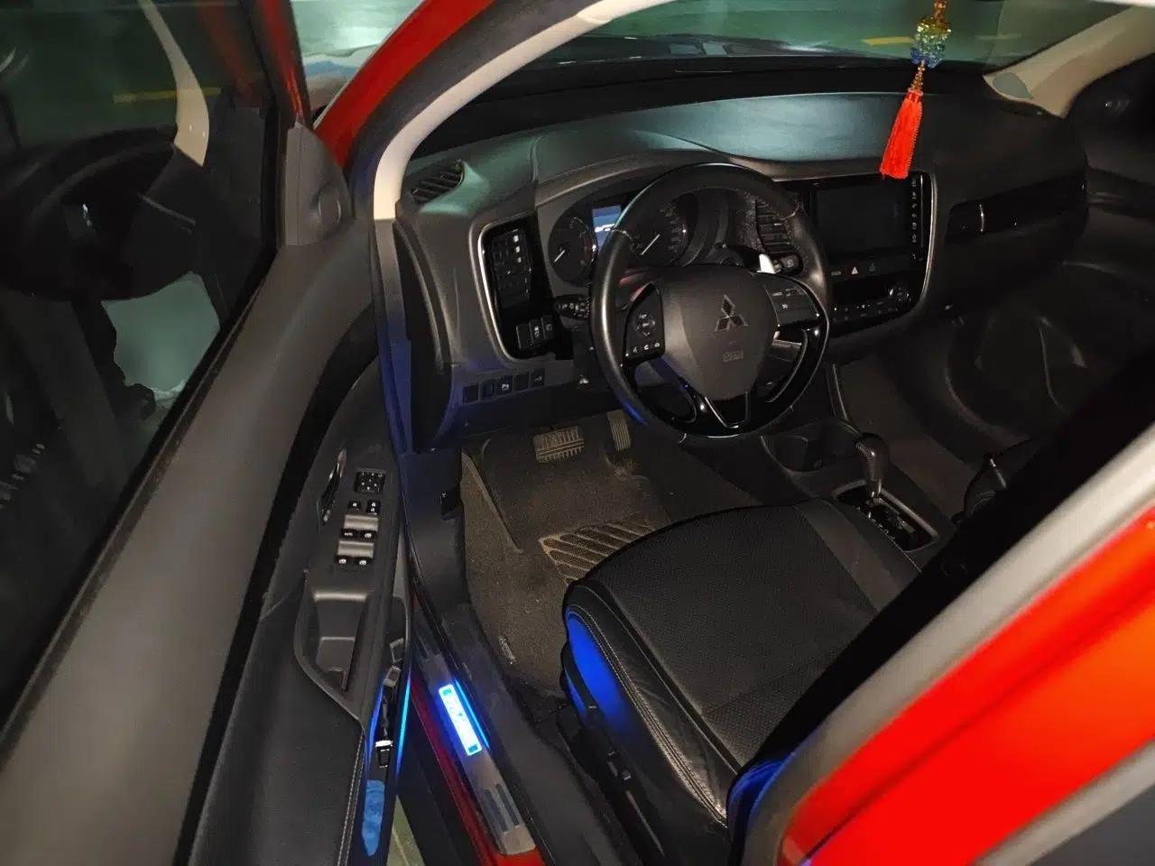 Mitsubishi Outlander 2016 2.4L 4x4 Elite Edition 5 Seats — миниатюра 16