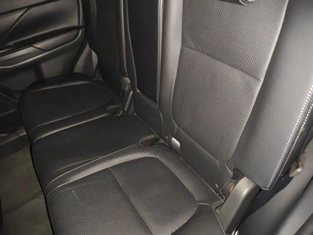 Mitsubishi Outlander 2016 2.4L 4x4 Elite Edition 5 Seats — миниатюра 17