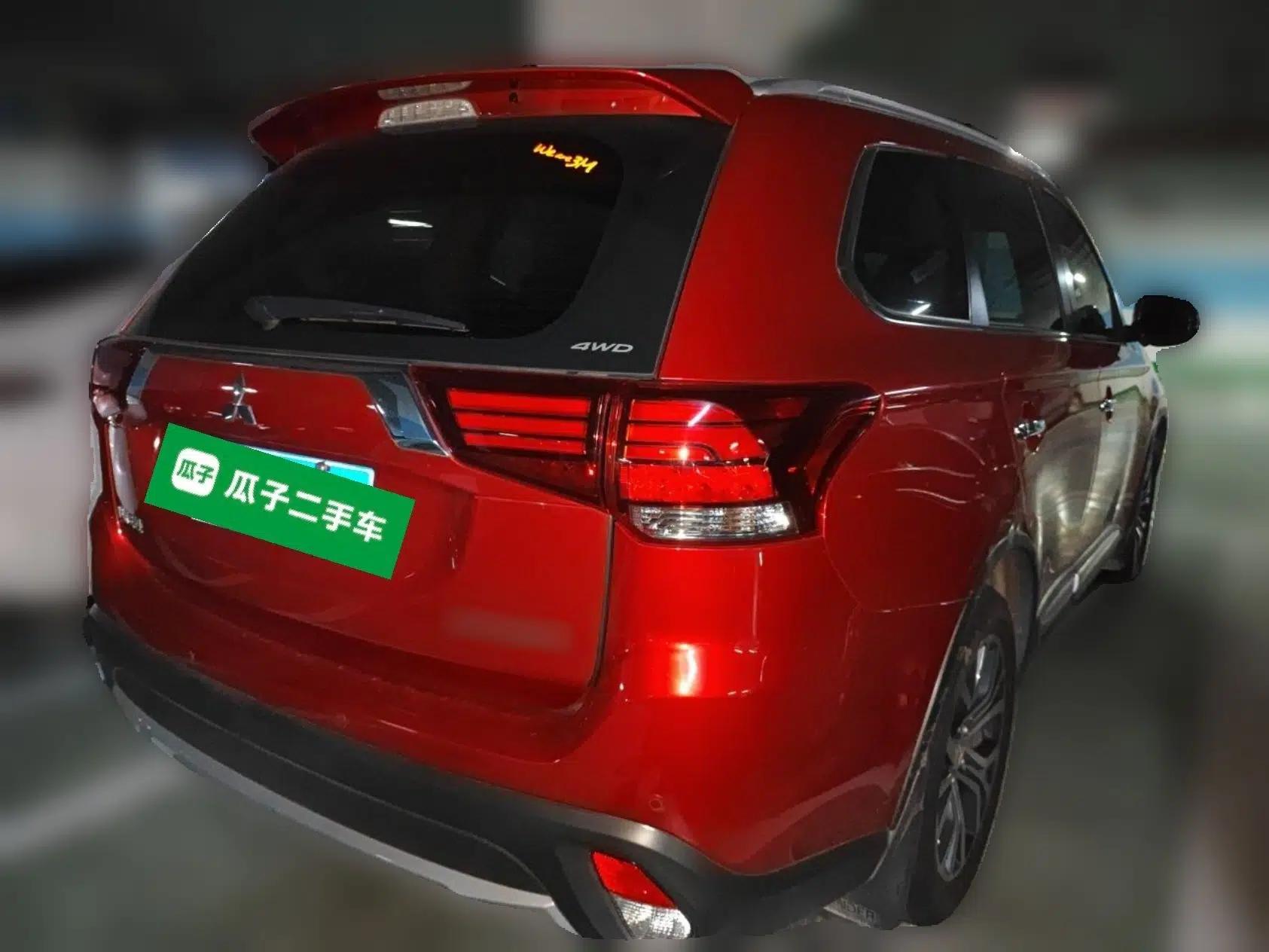 Mitsubishi Outlander 2016 2.4L 4x4 Elite Edition 5 Seats — миниатюра 6