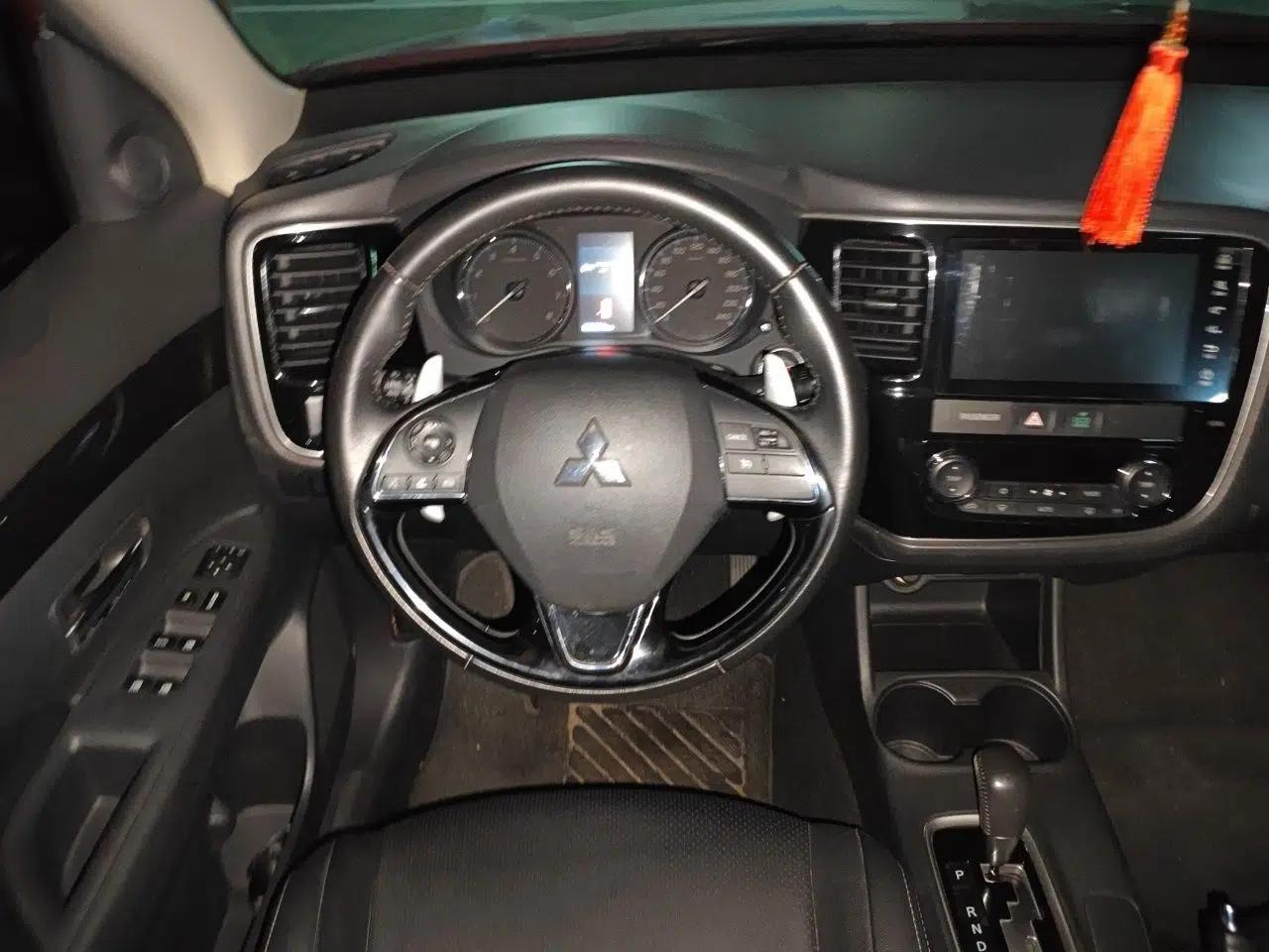 Mitsubishi Outlander 2016 2.4L 4x4 Elite Edition 5 Seats — миниатюра 10