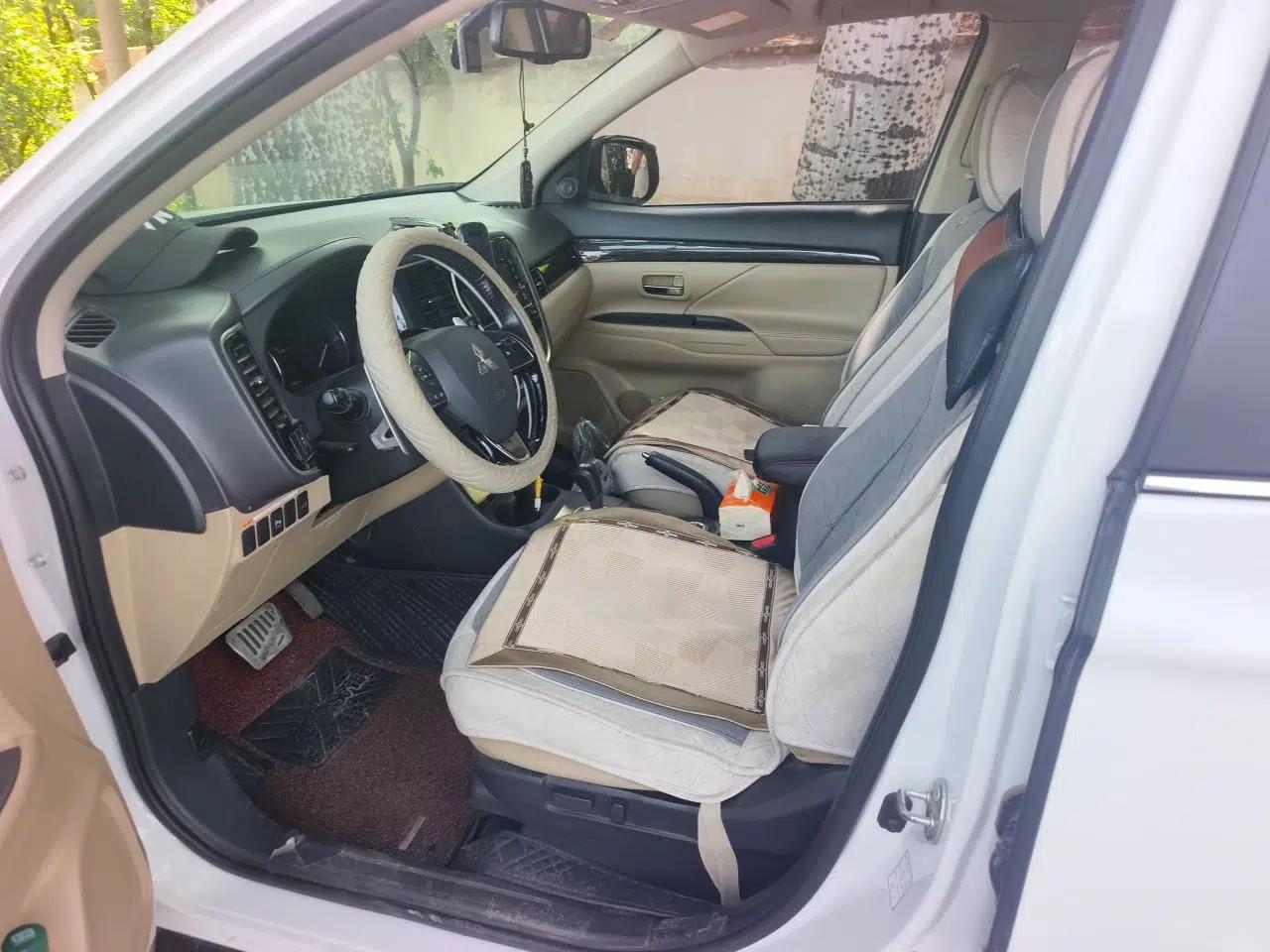 Mitsubishi Outlander 2016 2.4L 4x4 Elite Edition 5 Seats — миниатюра 15