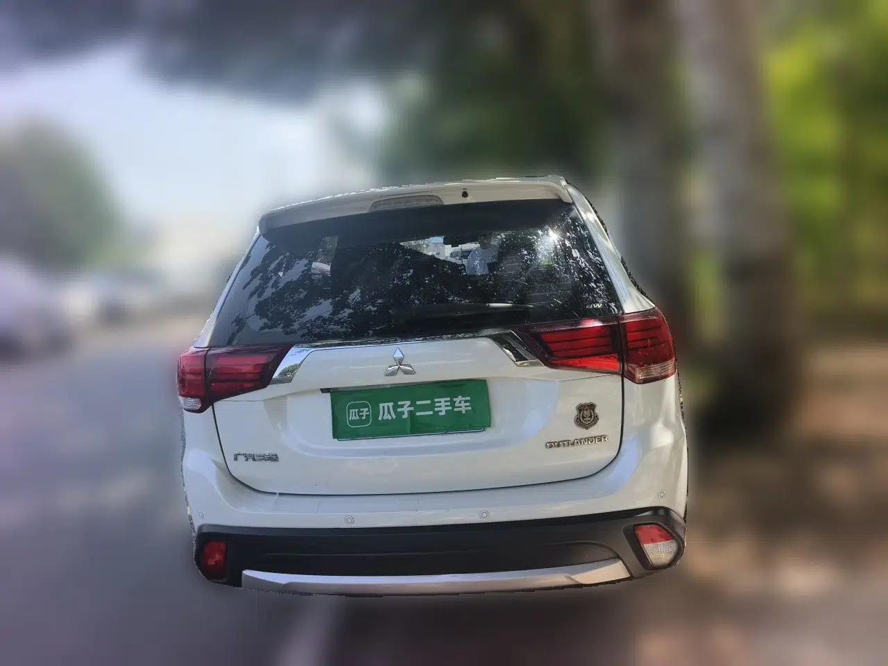 Mitsubishi Outlander 2016 2.4L 4x4 Elite Edition 5 Seats — миниатюра 5
