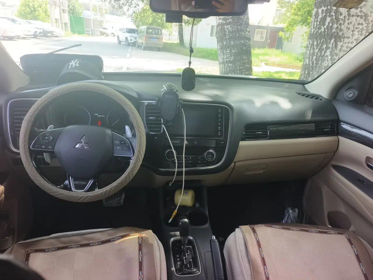 Mitsubishi Outlander 2016 2.4L 4x4 Elite Edition 5 Seats — миниатюра 9