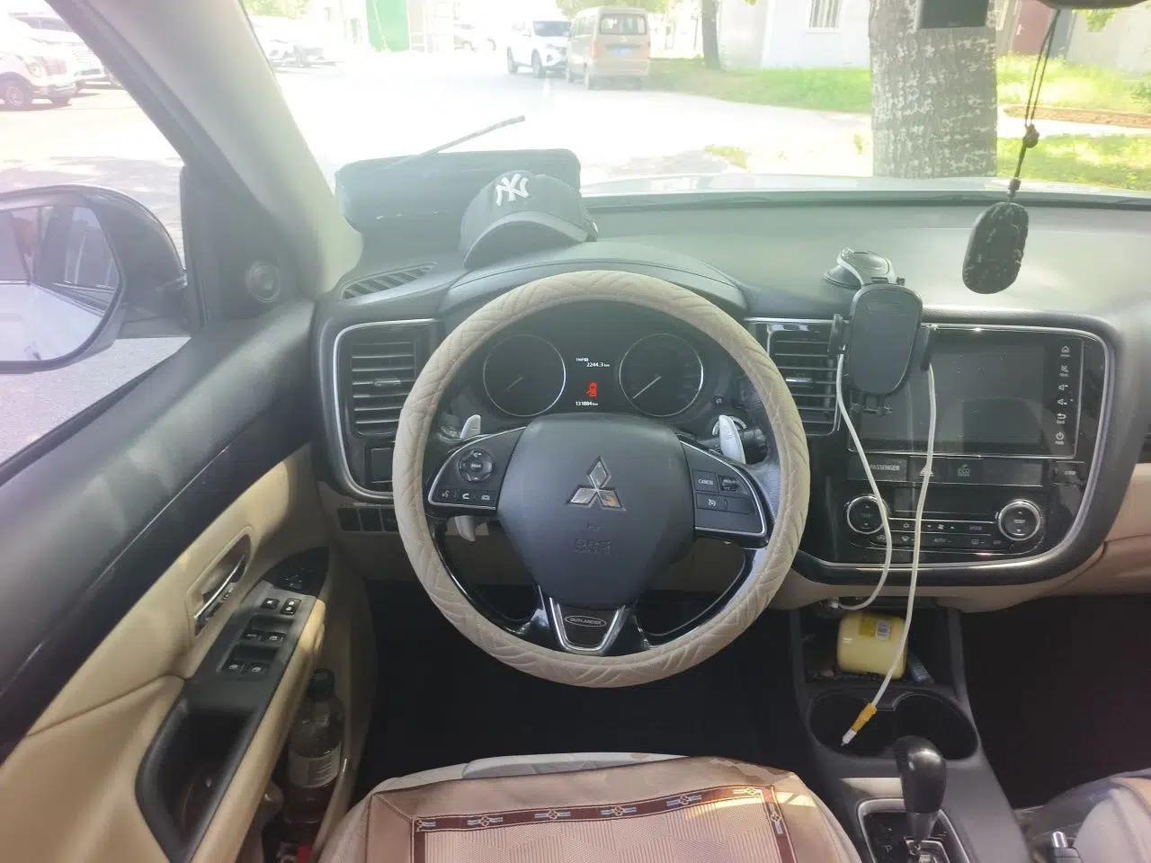 Mitsubishi Outlander 2016 2.4L 4x4 Elite Edition 5 Seats — миниатюра 10