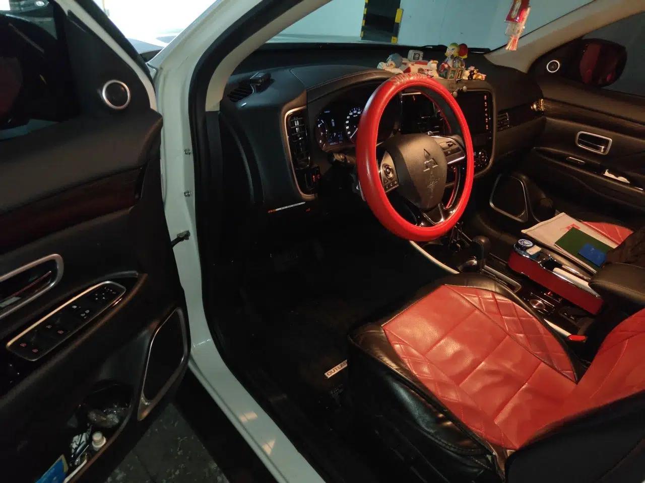 Mitsubishi Outlander 2019 2.4L 4x4 Zhi Xiang Edition 7 Seats China VI Standard — миниатюра 13