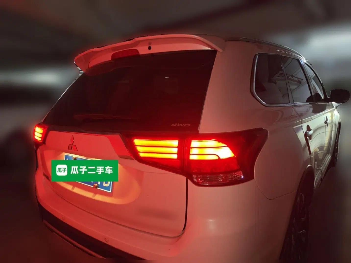 Mitsubishi Outlander 2019 2.4L 4x4 Zhi Xiang Edition 7 Seats China VI Standard — миниатюра 4