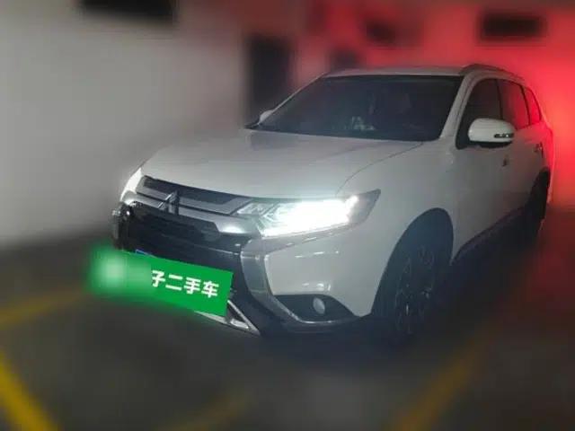 Mitsubishi Outlander 2019 2.4L 4x4 Zhi Xiang Edition 7 Seats China VI Standard