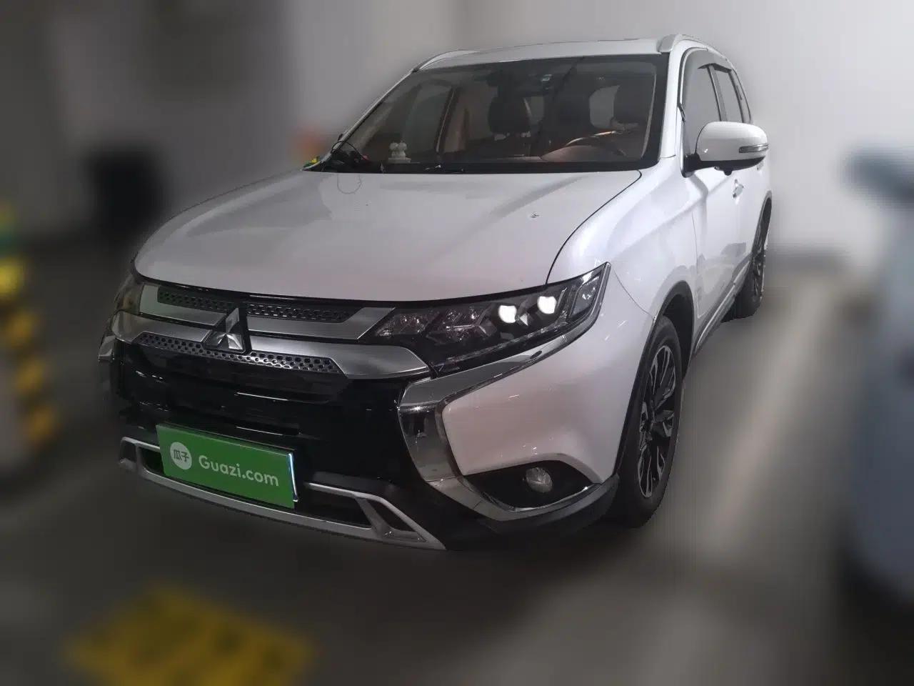 Mitsubishi Outlander 2019 2.4L 4x4 Zhi Xiang Edition 5 Seats China VI Standard — миниатюра 1