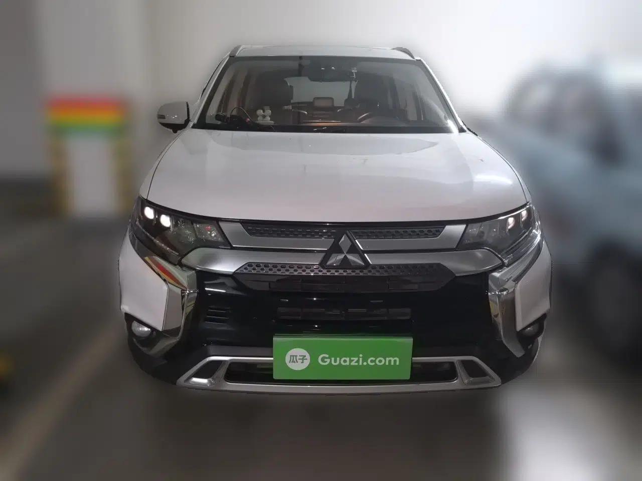 Mitsubishi Outlander 2019 2.4L 4x4 Zhi Xiang Edition 5 Seats China VI Standard — миниатюра 2