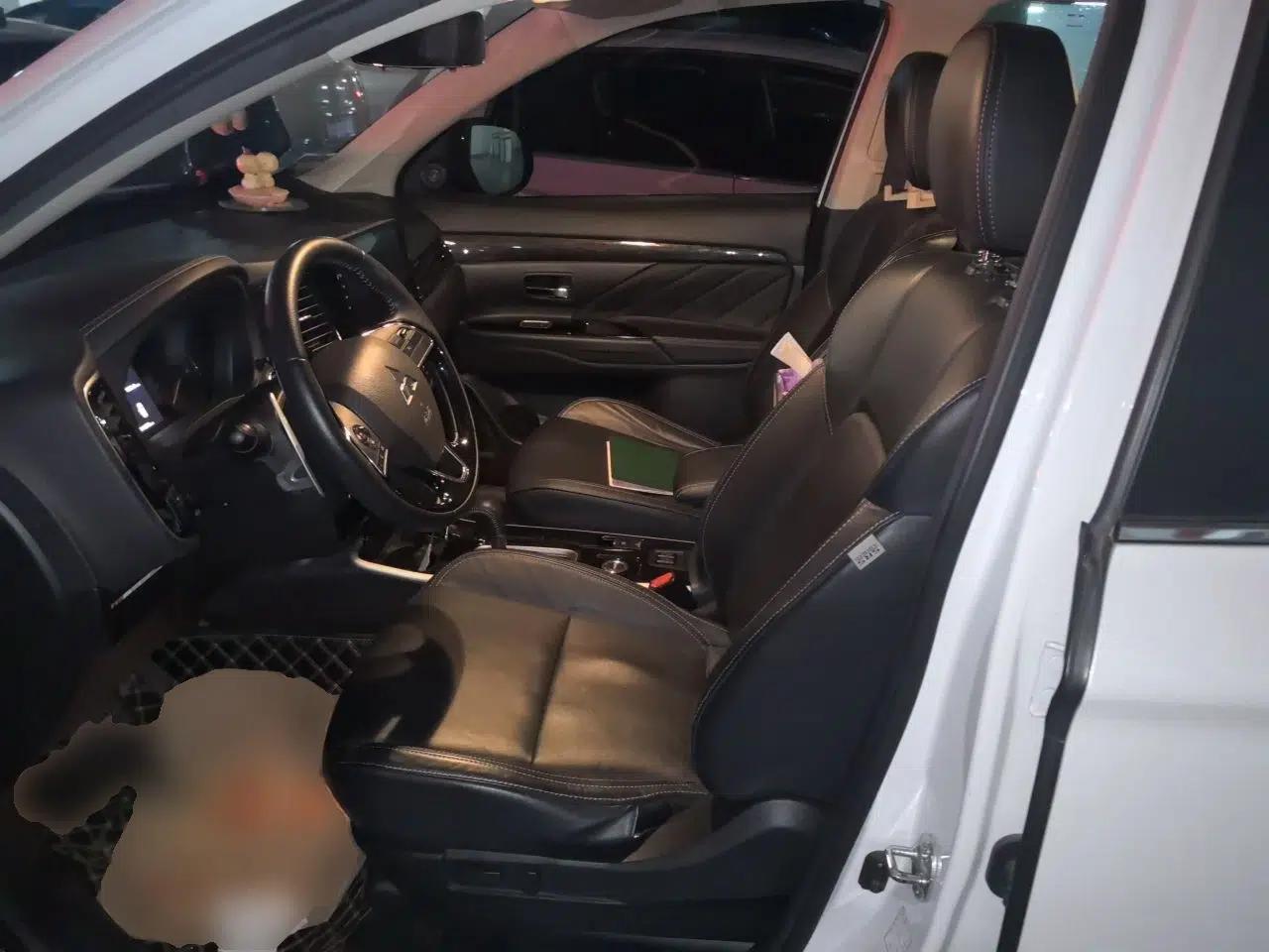 Mitsubishi Outlander 2019 2.4L 4x4 Zhi Xiang Edition 5 Seats China VI Standard — миниатюра 15