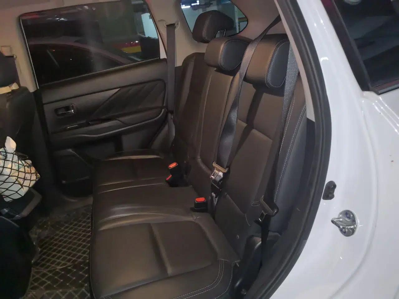 Mitsubishi Outlander 2019 2.4L 4x4 Zhi Xiang Edition 5 Seats China VI Standard — миниатюра 17